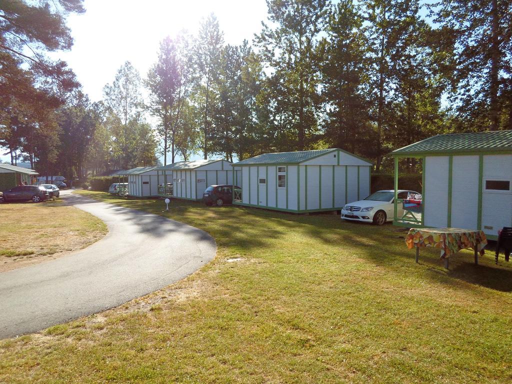 Camping Les Pinasses La Chapelle  Exterior foto