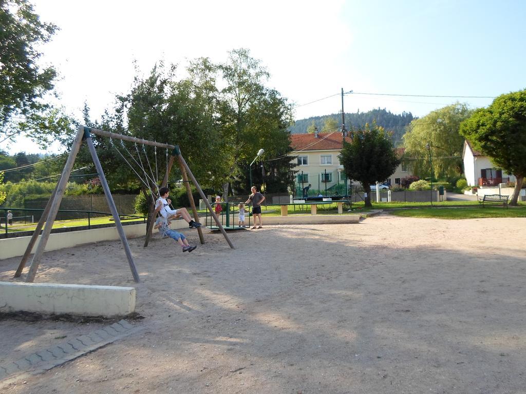 Camping Les Pinasses La Chapelle  Exterior foto